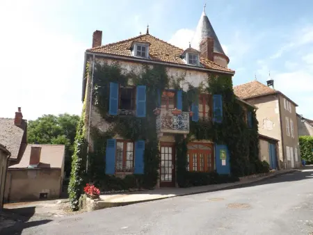 Location gite à Billy, Charmant gîte près dun château avec jardin, terrasse, parking et WiFi, à 14 km de Vichy