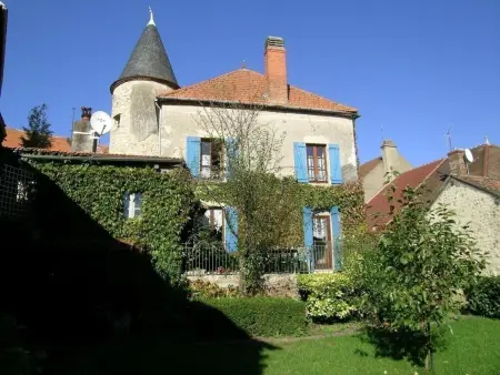 Charmant gîte près d'un château avec jardin, terrasse, parking et WiFi, à 14 km de Vichy - Photo 3