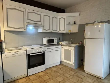 Charmant gîte près d'un château avec jardin, terrasse, parking et WiFi, à 14 km de Vichy - Photo 4