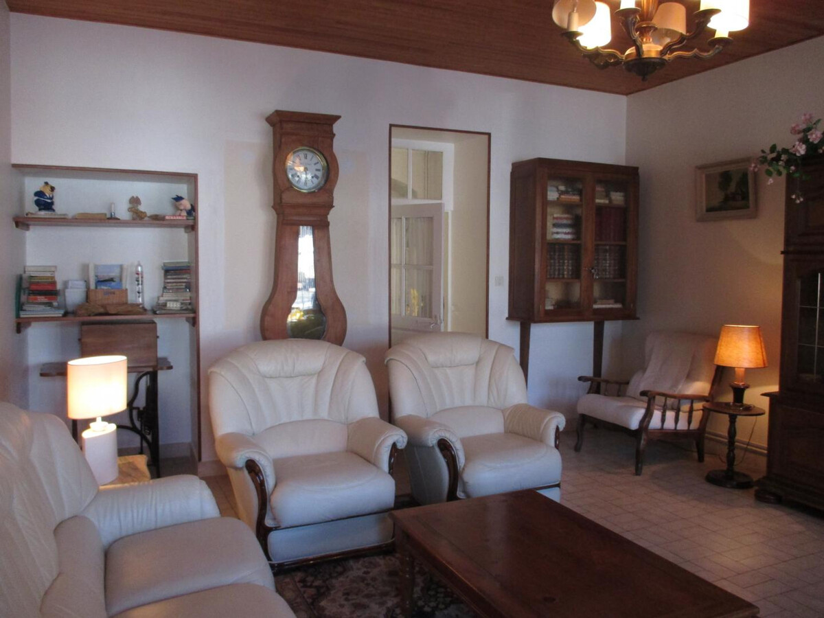 Gîte indépendant 5 pers. à Huriel, cour fermée - Photo 2