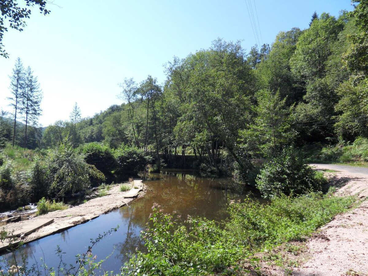 Gîte en grange rénovée avec jardin à Châtel-Montagne - Photo 3