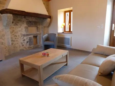Ancien Atelier en Pierre – Gîte 6 pers. Montagne Bourbonnaise : photo 2