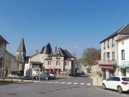 Maison en pierres rénovée, patio 10 m² - Ferrières-sur-Sichon : photo 22
