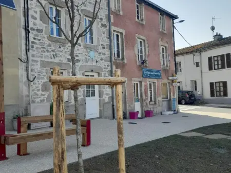 Maison en pierres rénovée, patio 10 m² - Ferrières-sur-Sichon : photo 23