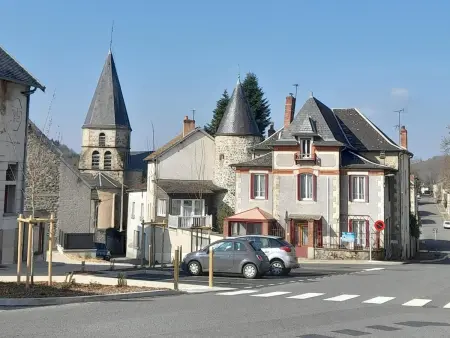 Maison en pierres rénovée, patio 10 m² - Ferrières-sur-Sichon : photo 24