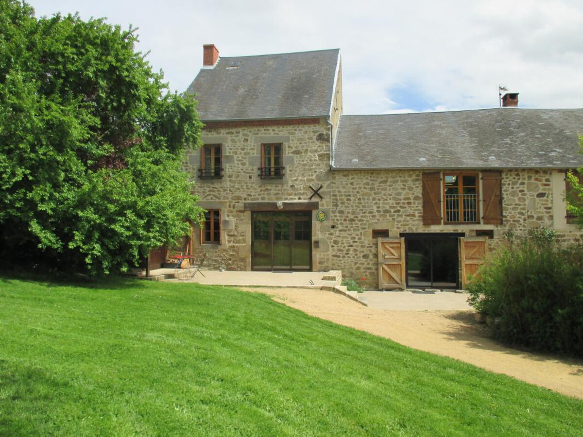 Gîte 12 pers. en pierre avec jardin clos à Marcillat-en-Combraille - Photo 1