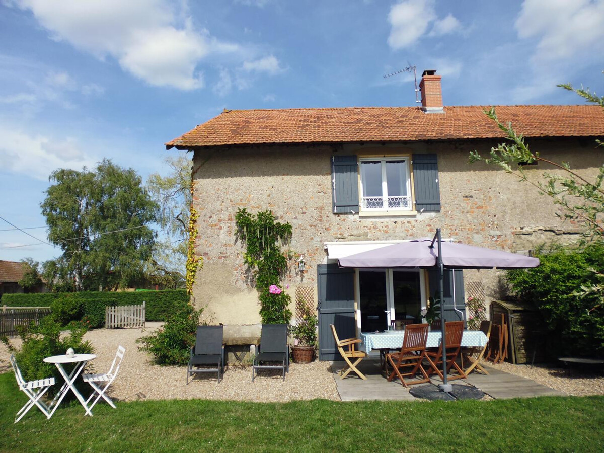Gîte ancien pour 8 en Auvergne, 4 ch., jardin & jeux - Photo 1