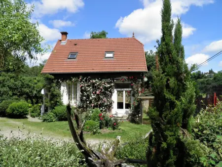 Location gite à Hérisson, Gîte indépendant avec jardin au bord de la rivière