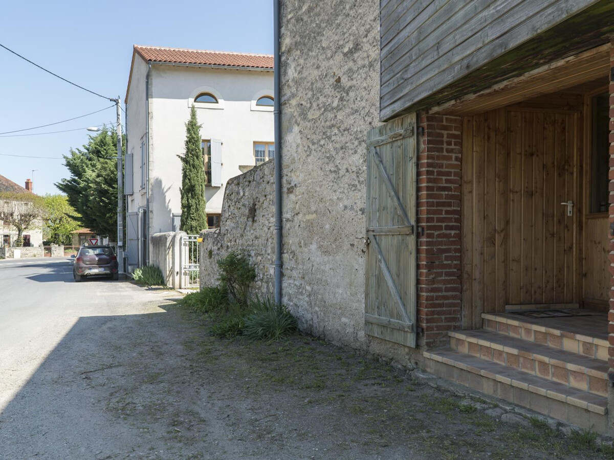 Gîte en ancienne grange, 3000 m² de jardin à Jenzat - Photo 16
