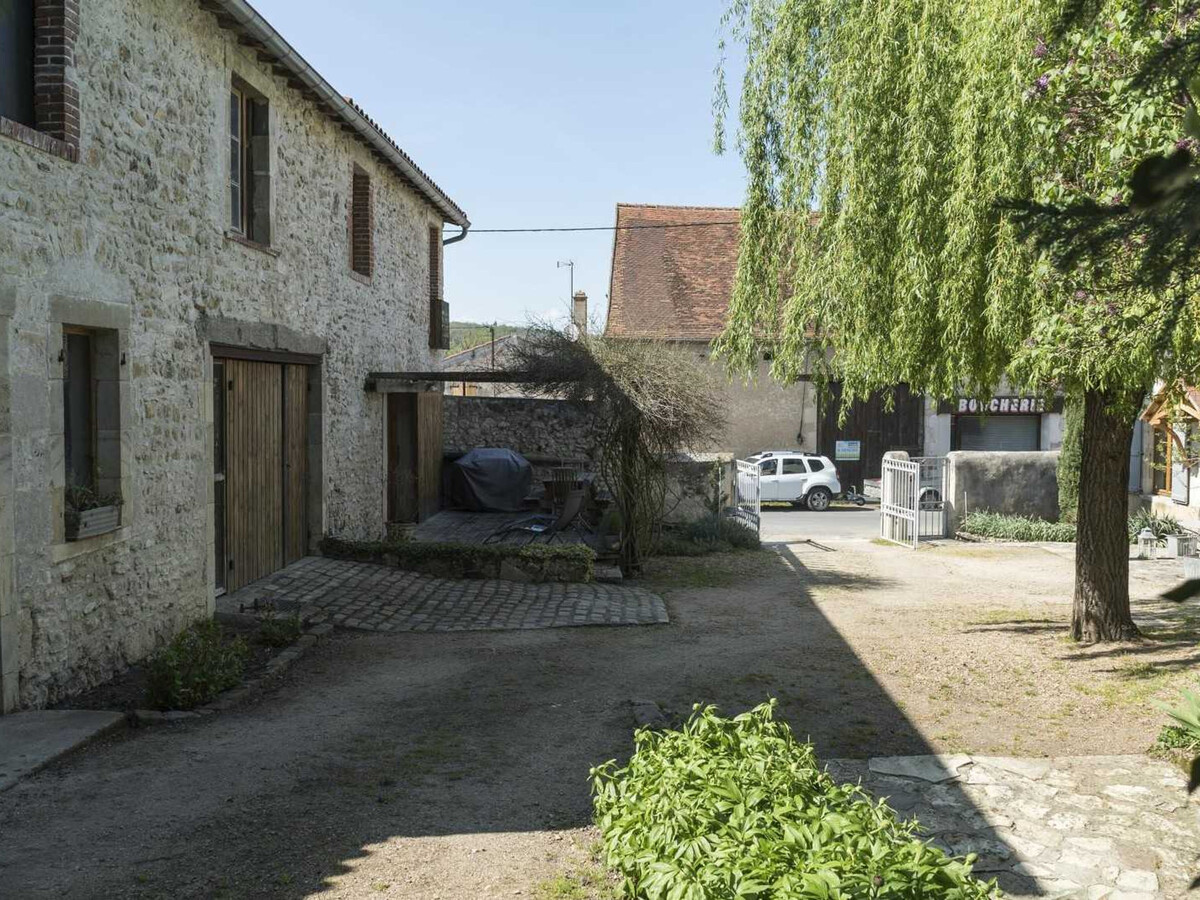 Gîte en ancienne grange, 3000 m² de jardin à Jenzat - Photo 18