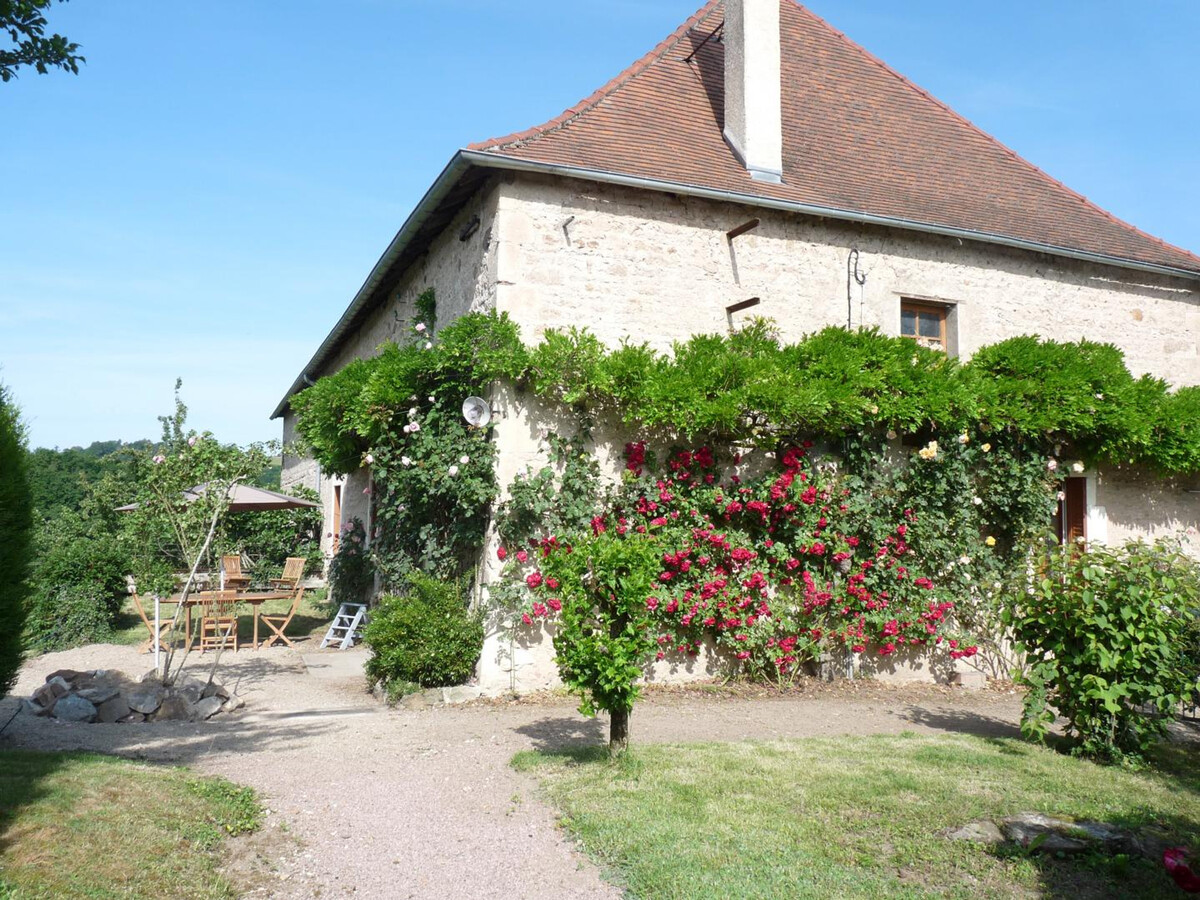 Grange du XVe siècle avec jardin et étang à Saint-Étienne-de-Vicq - Photo 1