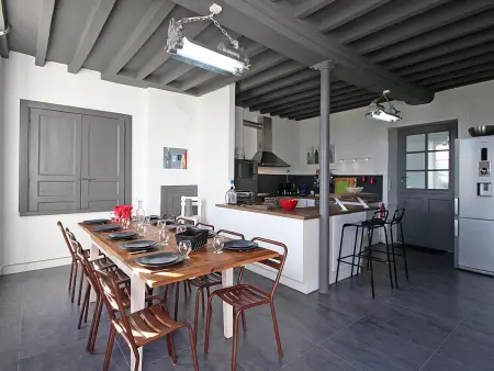Maison Spacieuse avec Piscine Couverte et Wifi à Laleu - Photo 3