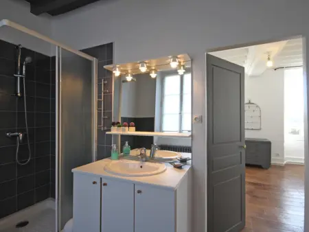 Maison Spacieuse avec Piscine Couverte et Wifi à Laleu - Photo 10