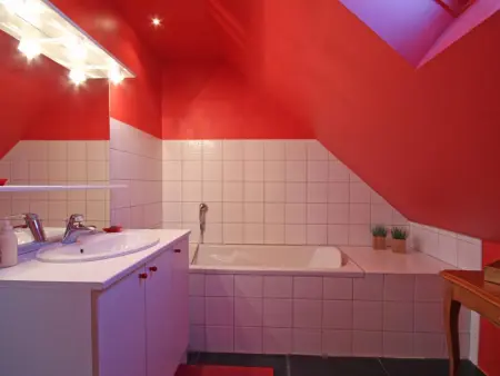 Maison Spacieuse avec Piscine Couverte et Wifi à Laleu - Photo 24