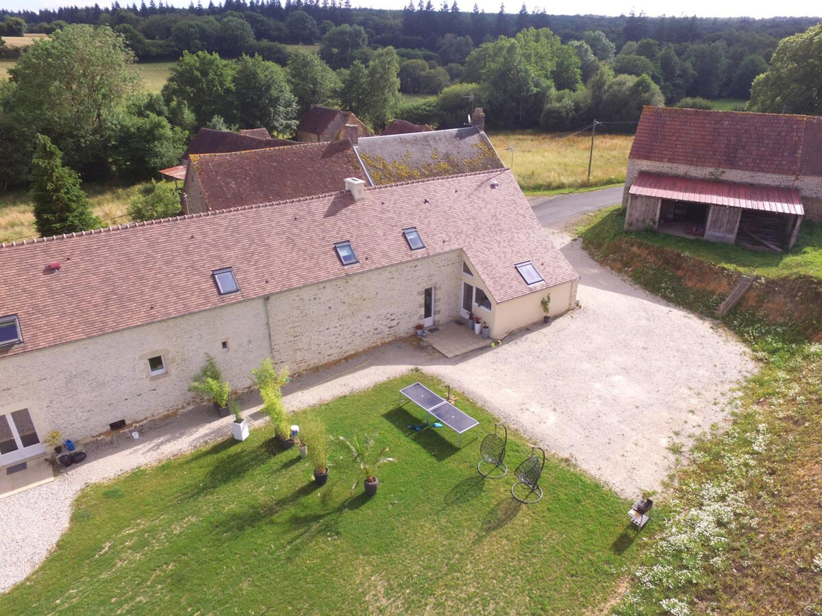 Gîte de 10 pers. avec étang et boxes chevaux au Cercueil - Photo 1