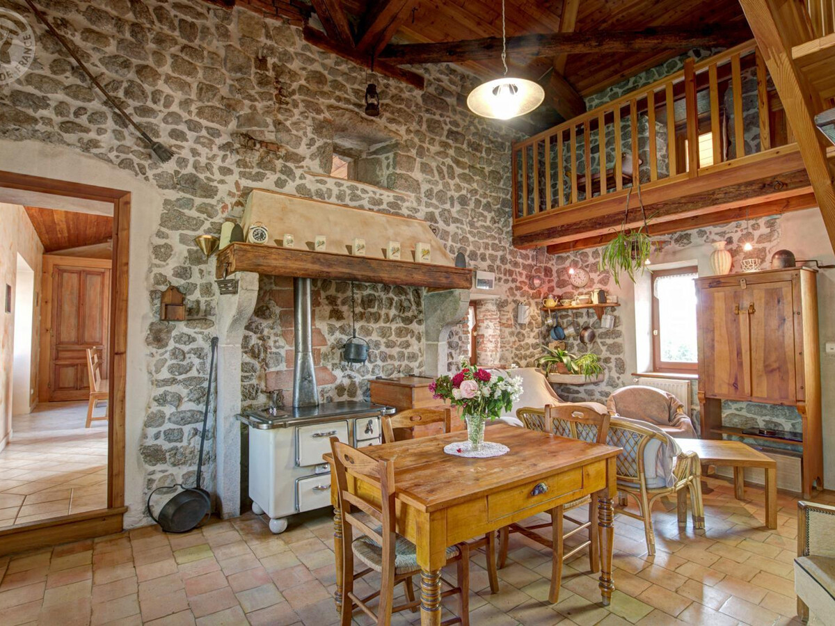 Gîte 6 pers. Forez : terrasse vue Loire et fourneau - Photo 2