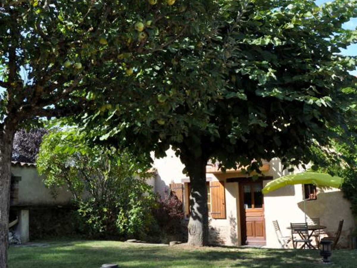 Gîte Les Acacias, 73 m² avec cheminée et jardin clos - Photo 2