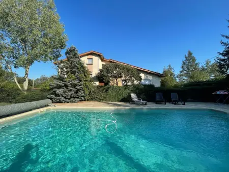 Location gite à Pommiers (Loire), Villa darchitecte 200m² avec piscine privée et cheminée