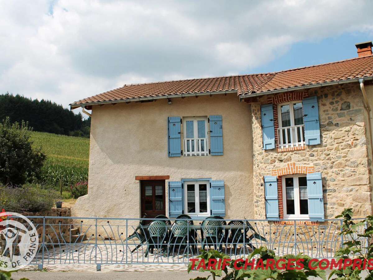 Gîte 9 personnes avec cheminée et terrain de jeux à Saint-Romain-d'Urfé - Photo 1