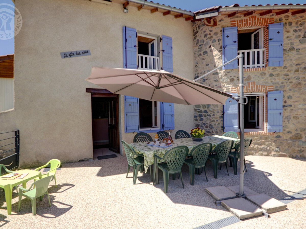 Gîte 9 personnes avec cheminée et terrain de jeux à Saint-Romain-d'Urfé - Photo 2