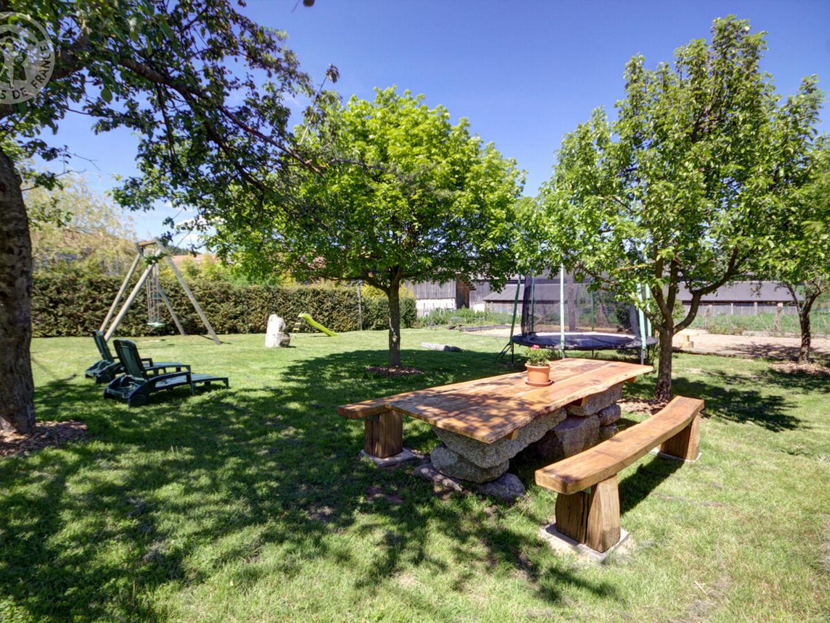 Gîte 9 personnes avec cheminée et terrain de jeux à Saint-Romain-d'Urfé - Photo 4