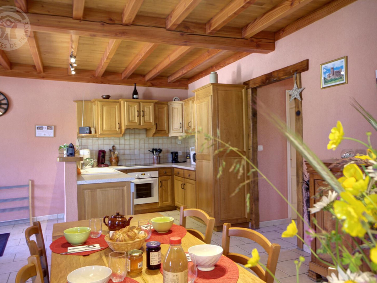 Gîte 9 personnes avec cheminée et terrain de jeux à Saint-Romain-d'Urfé - Photo 6
