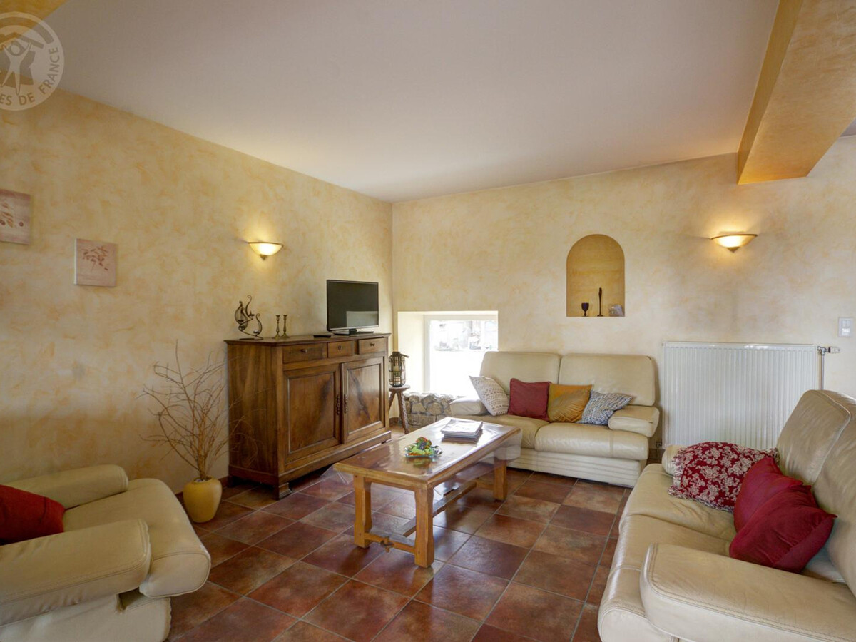 Gîte 4 chambres, piscine chauffée à Chalain-le-Comtal - Photo 4