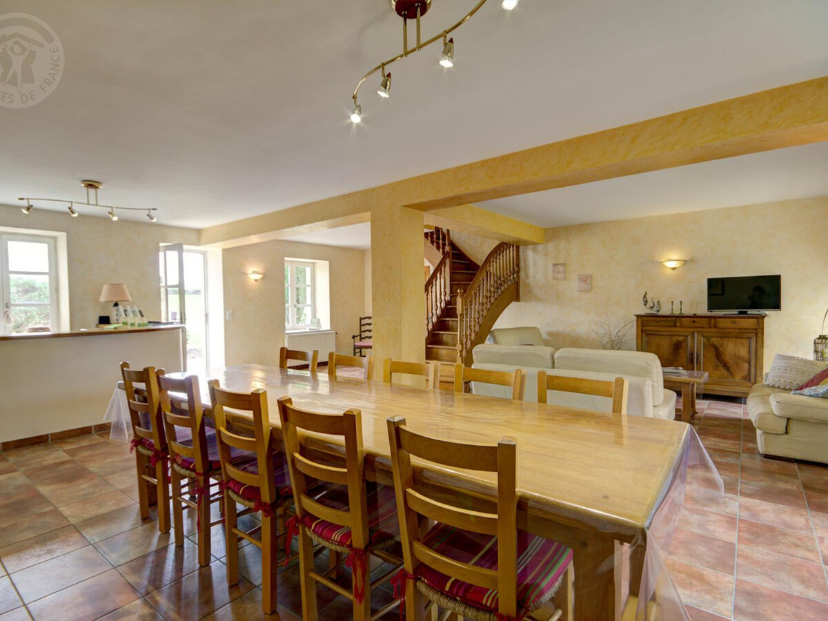Gîte 4 chambres, piscine chauffée à Chalain-le-Comtal - Photo 6