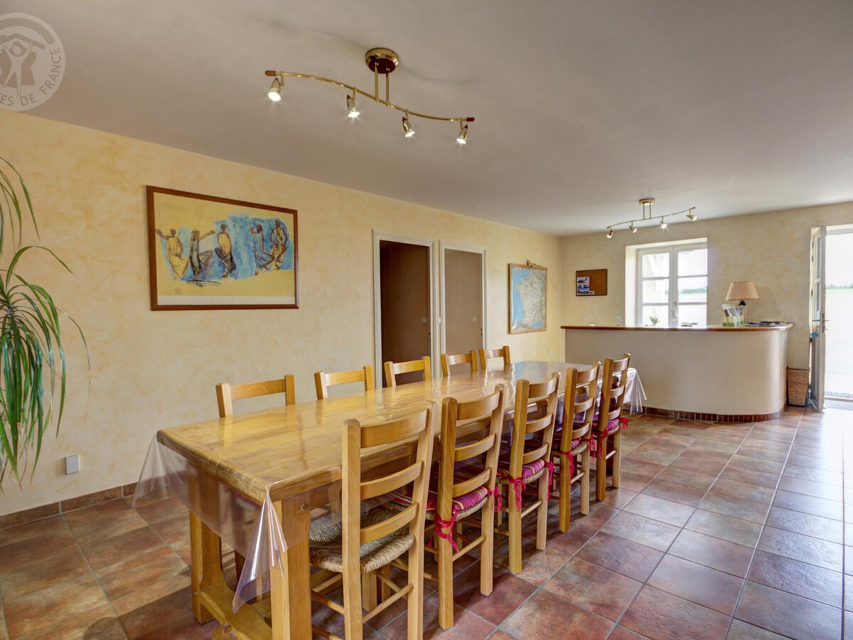 Gîte 4 chambres, piscine chauffée à Chalain-le-Comtal - Photo 7