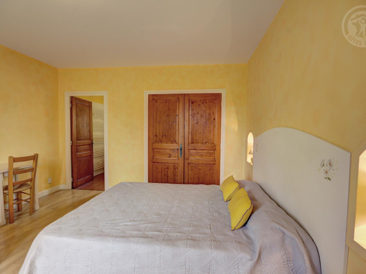 Gîte 4 chambres, piscine chauffée à Chalain-le-Comtal - Photo 10