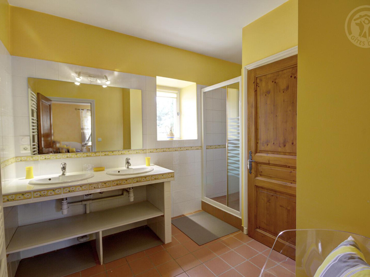 Gîte 4 chambres, piscine chauffée à Chalain-le-Comtal - Photo 11