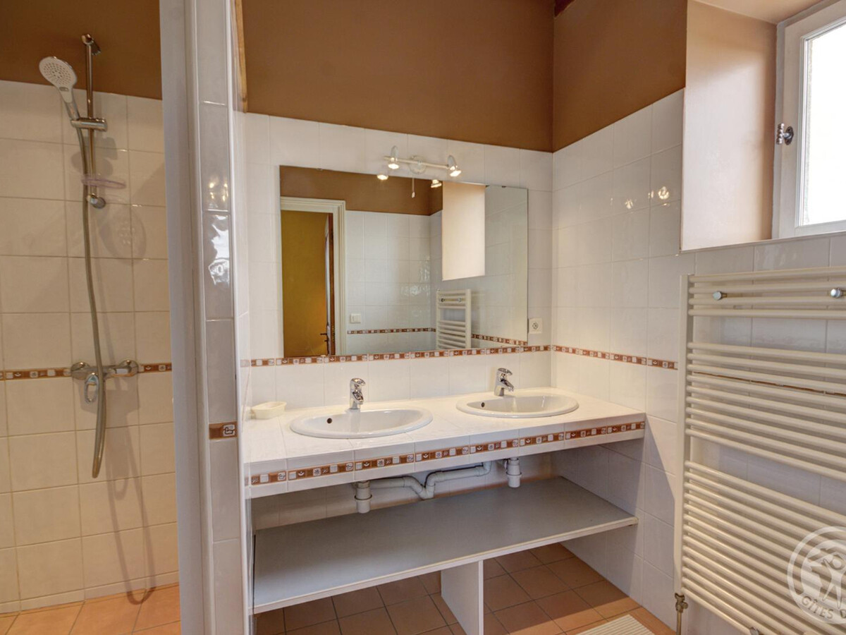 Gîte 4 chambres, piscine chauffée à Chalain-le-Comtal - Photo 13