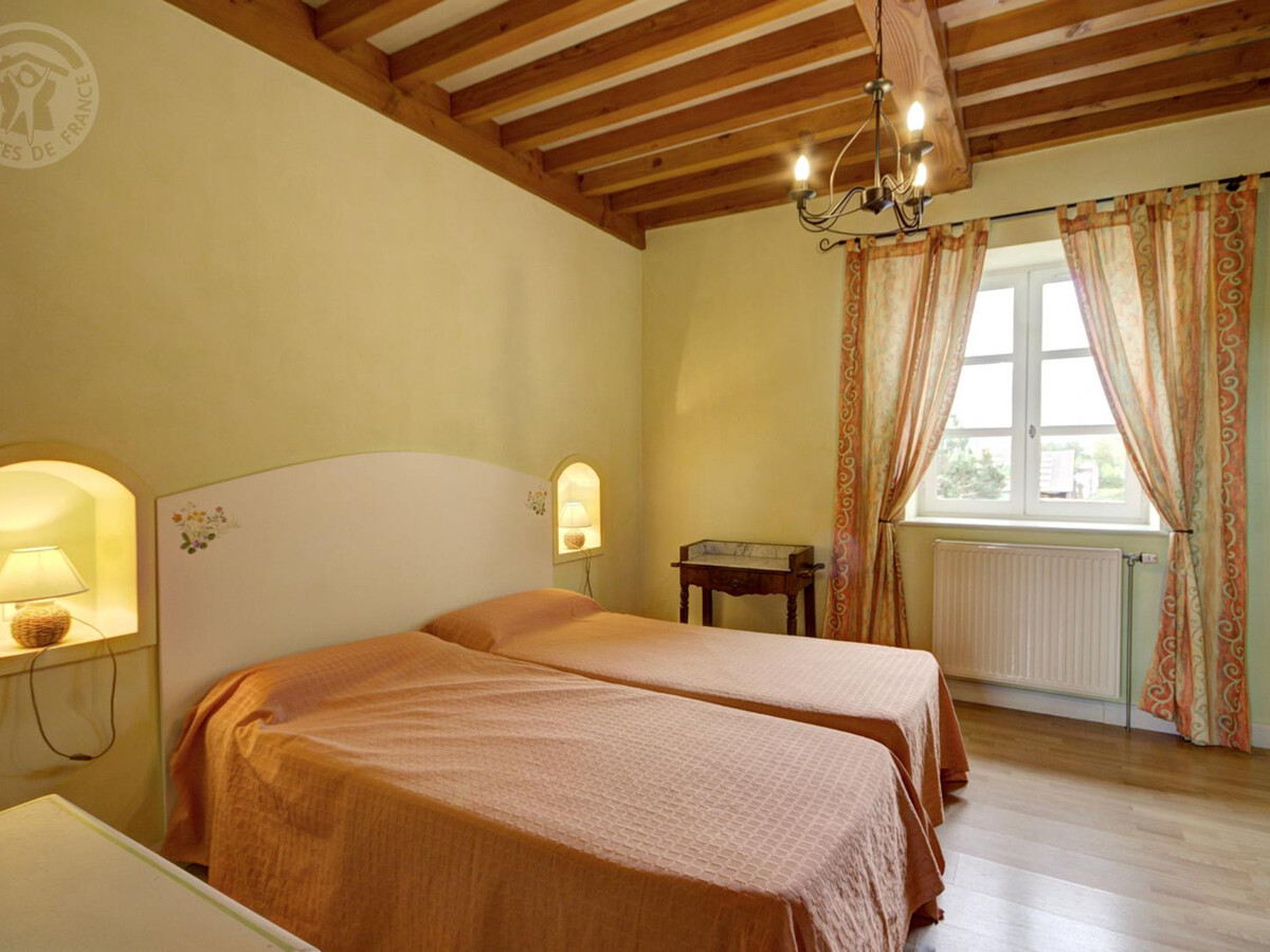 Gîte 4 chambres, piscine chauffée à Chalain-le-Comtal - Photo 14