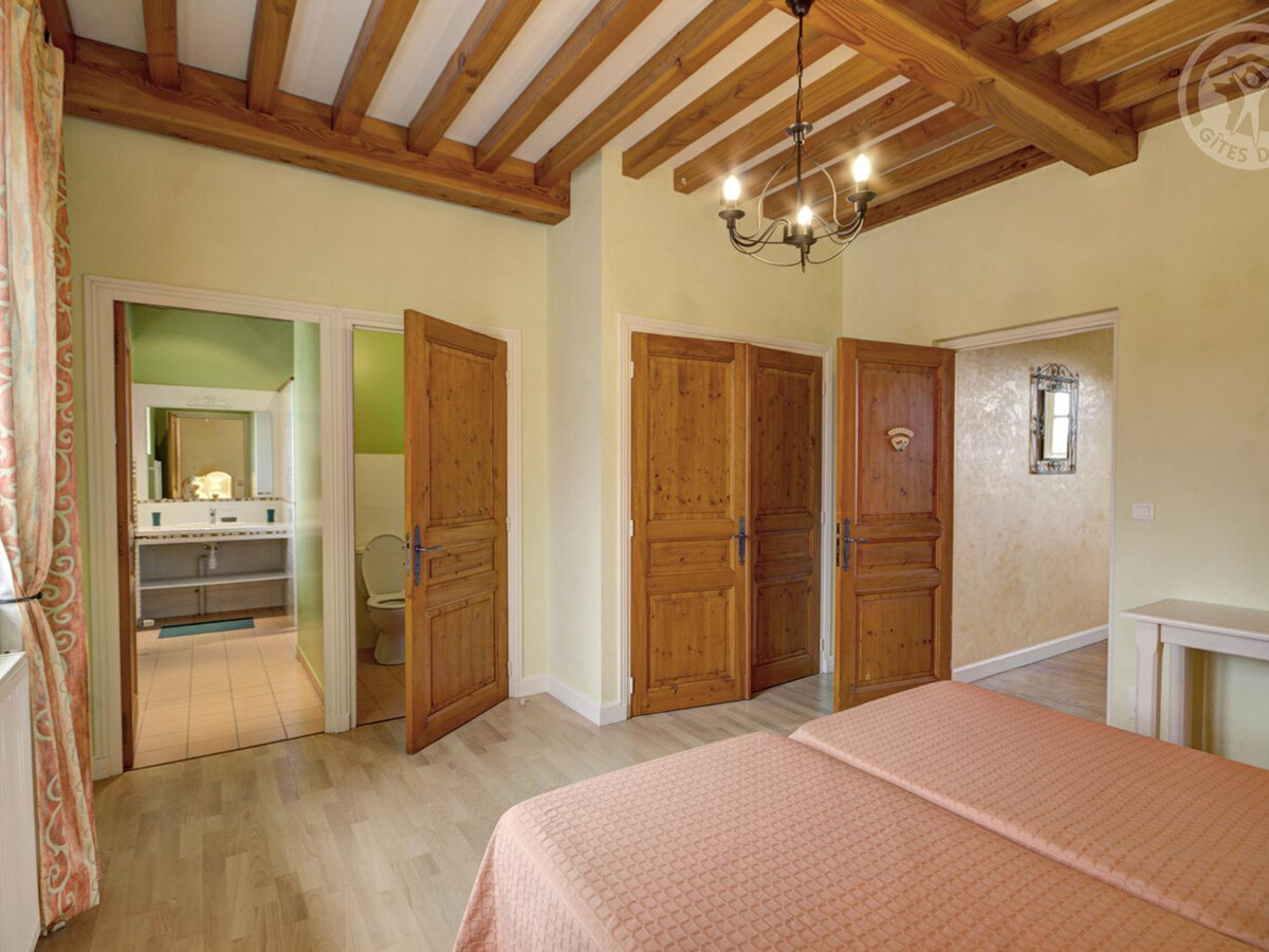 Gîte 4 chambres, piscine chauffée à Chalain-le-Comtal - Photo 15