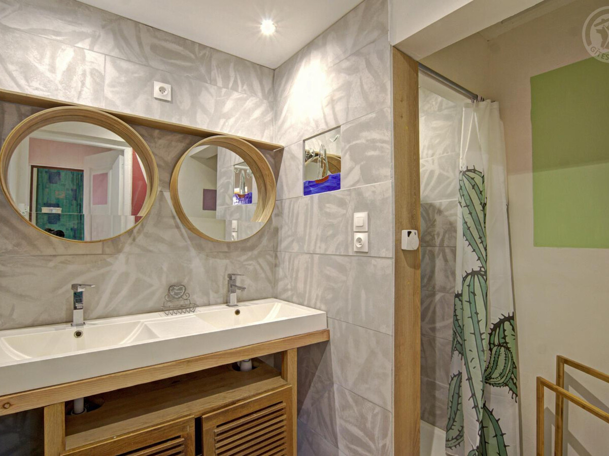 Gîte Feng Shui avec vitraux rétro-éclairés à Marlhes - Photo 18