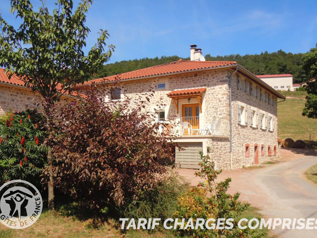 Grand gîte 6 chambres, cheminée et terrain à Chirassimont - Photo 1