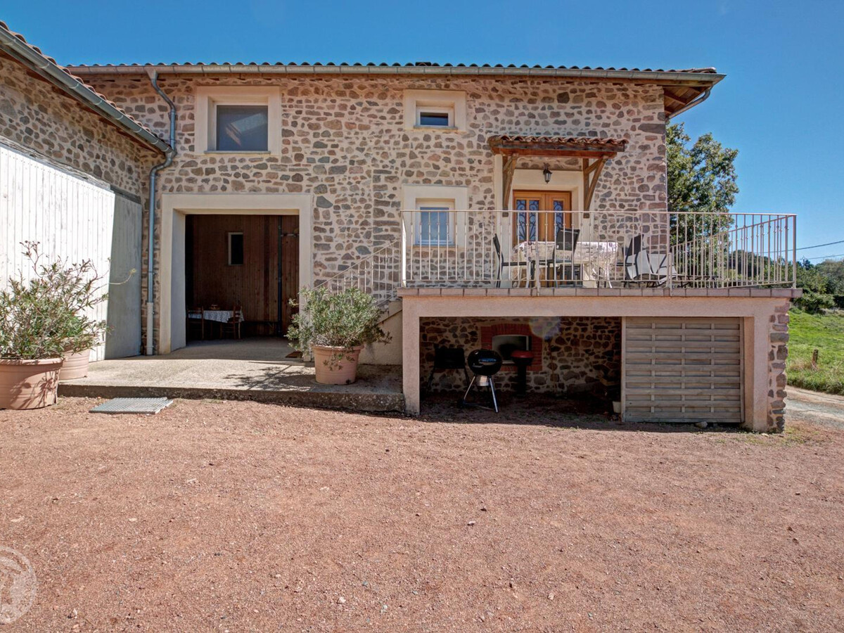 Grand gîte 6 chambres, cheminée et terrain à Chirassimont - Photo 2