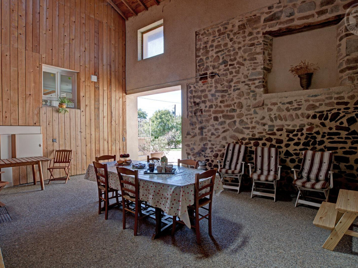 Grand gîte 6 chambres, cheminée et terrain à Chirassimont - Photo 3