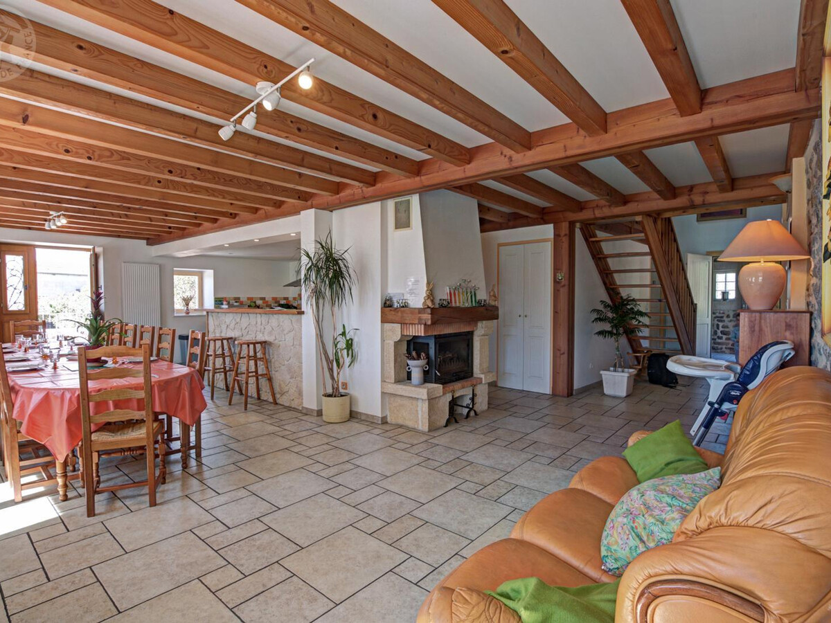 Grand gîte 6 chambres, cheminée et terrain à Chirassimont - Photo 10