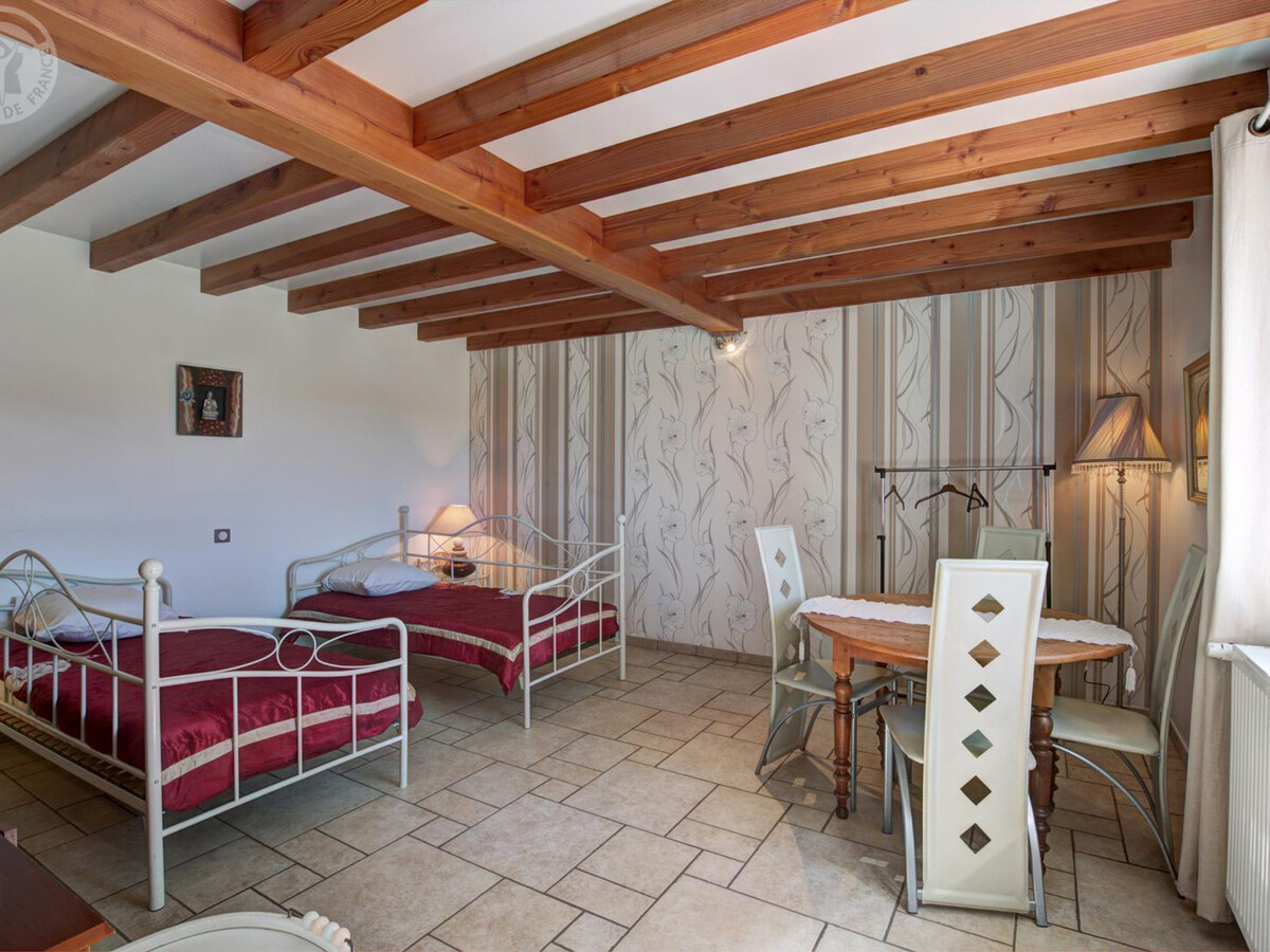 Grand gîte 6 chambres, cheminée et terrain à Chirassimont - Photo 11