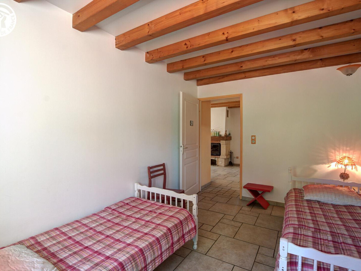 Grand gîte 6 chambres, cheminée et terrain à Chirassimont - Photo 14