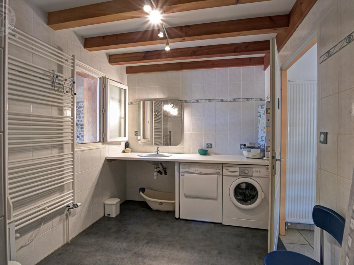Grand gîte 6 chambres, cheminée et terrain à Chirassimont - Photo 15