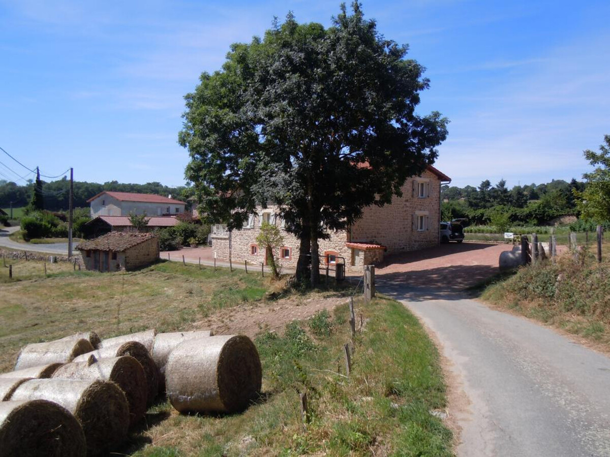 Grand gîte 6 chambres, cheminée et terrain à Chirassimont - Photo 18