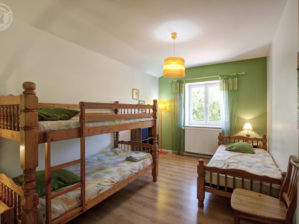 Grand gîte 6 chambres, cheminée et terrain à Chirassimont - Photo 22