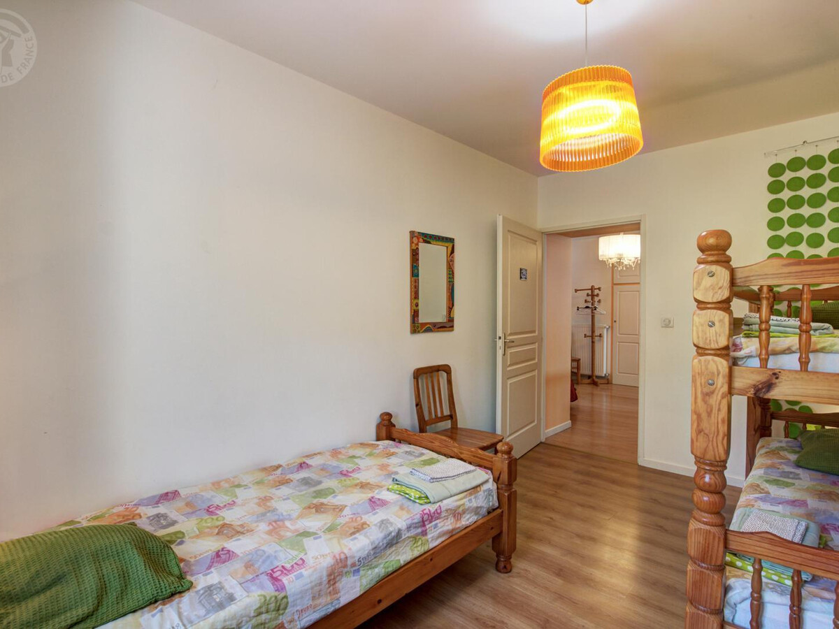 Grand gîte 6 chambres, cheminée et terrain à Chirassimont - Photo 23