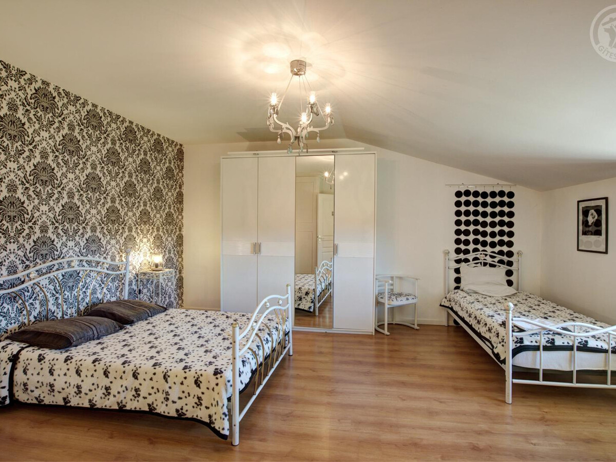 Grand gîte 6 chambres, cheminée et terrain à Chirassimont - Photo 24
