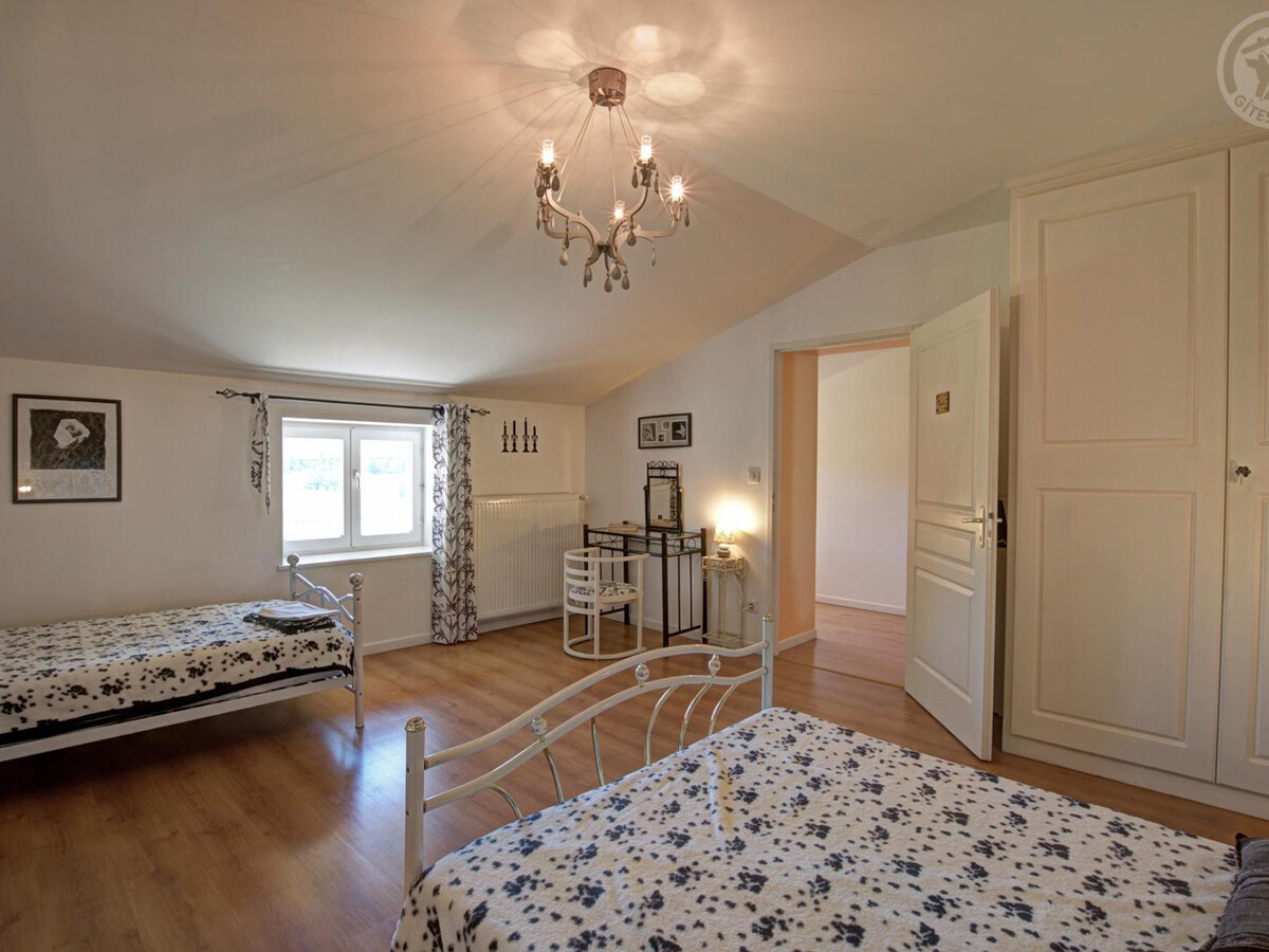 Grand gîte 6 chambres, cheminée et terrain à Chirassimont - Photo 25