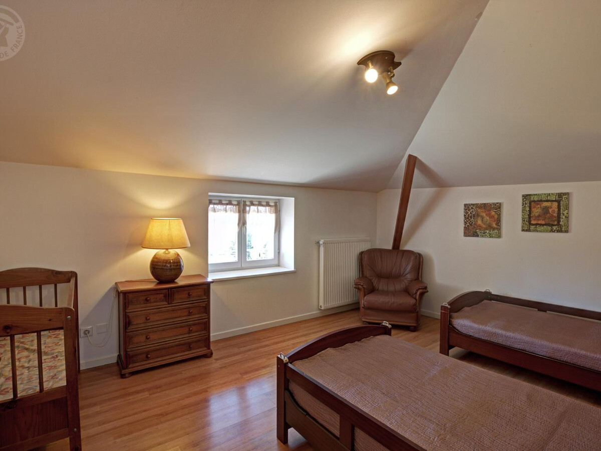 Grand gîte 6 chambres, cheminée et terrain à Chirassimont - Photo 28