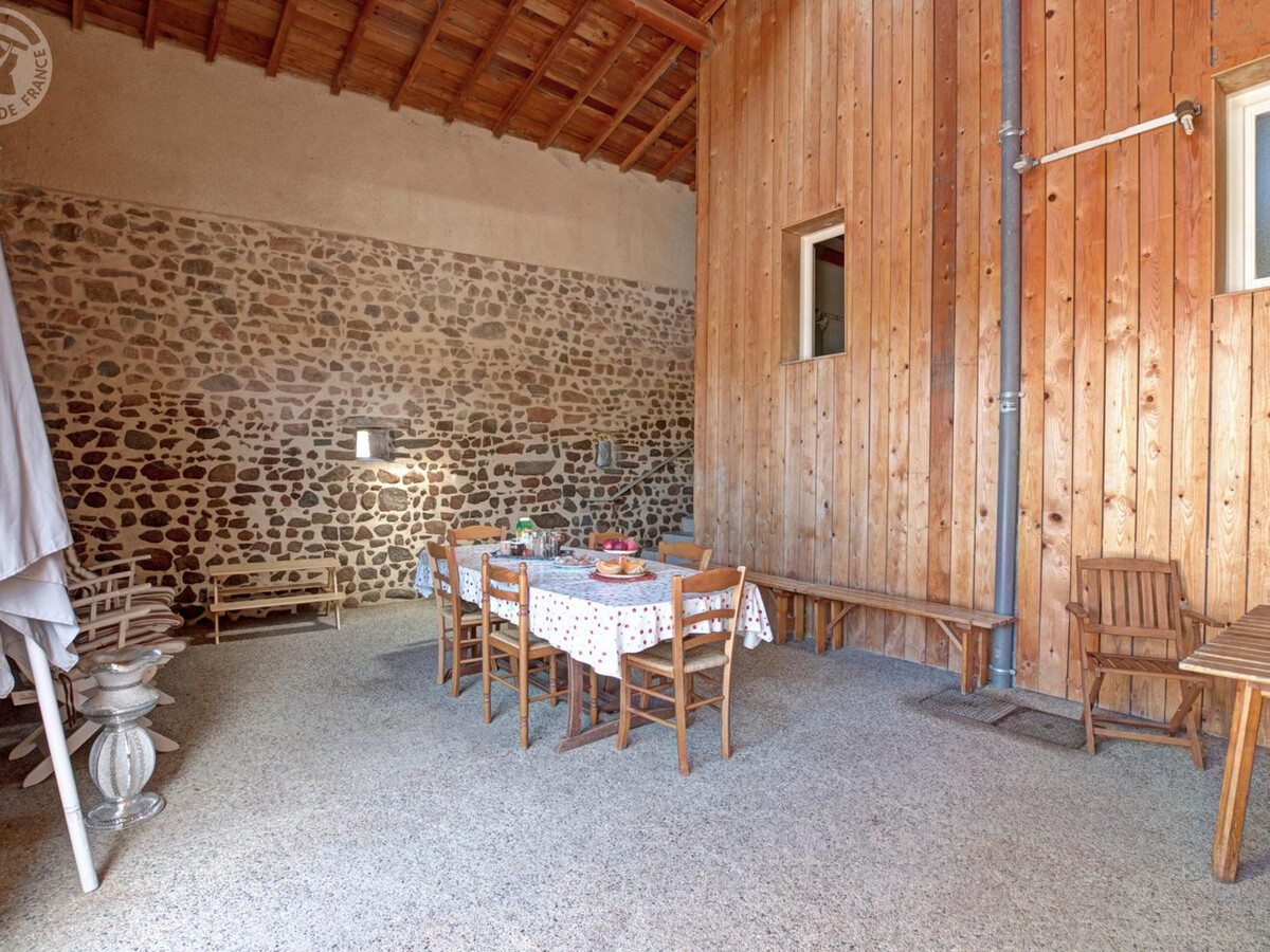 Grand gîte 6 chambres, cheminée et terrain à Chirassimont - Photo 32