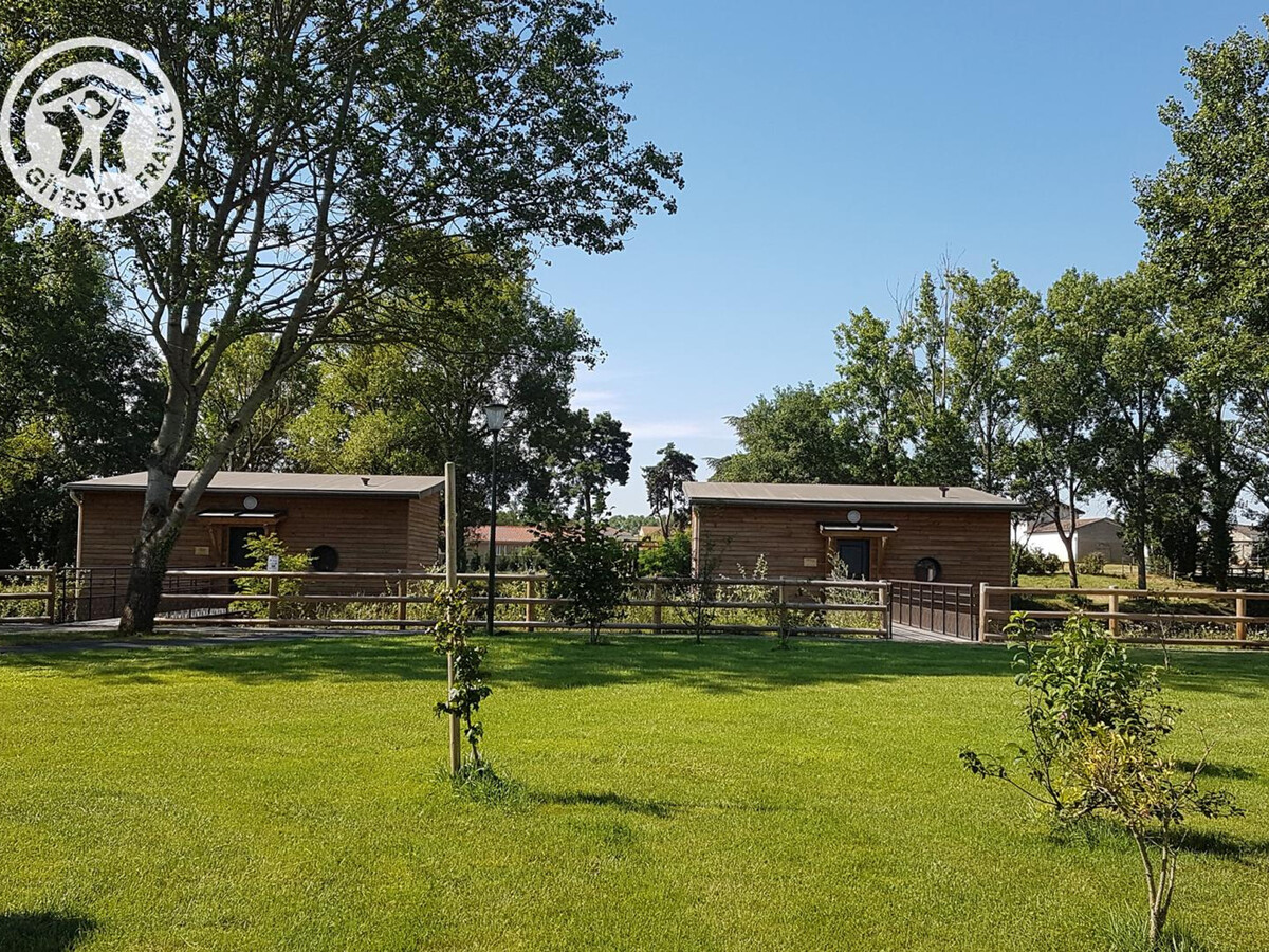 Chalet Lièvre à Veauchette, 4-6 pers, terrasse étang - Photo 1